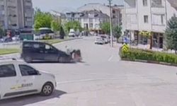 Motosikletli muhtarın karıştığı kaza kamerada