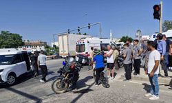 Otomobil ile Yunus polis ekibinin karıştığı kazada 1 polis memuru yaralandı