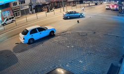 Otomobilin çarptığı motosikletlinin sürüklendiği anlar kamerada