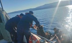Sahil Güvenlik 21 kaçak göçmeni yakaladı, 46 göçmeni kurtardı