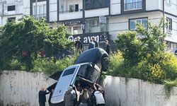 Samsun’da lüks cip istinat duvarından düştü: 2 yaralı