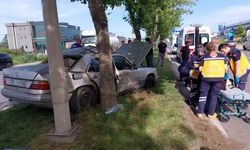 Samsun’da otomobil önce tıra, ardından ağaca çarptı: 1 yaralı