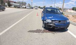Şarkikaraağaç’ta belediye aracı motosikletle çarpıştı: 3 yaralı