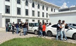 Sürücünün içinde bulunduğu otomobil kurşun yağmuruna tutulmuştu: 5 şüpheli yakalandı