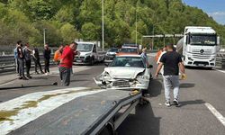 TEM’de otomobille oto kurtarıcı çarpıştı: 3 yaralı