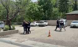 Tokat’ta dövülerek öldürülen kadınla ilgili gözaltı alınan 2 kişi adliyeye sevk edildi