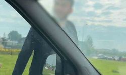 Trafikte korku dolu anlar...Aracından inen tır sürücüsünden çirkin hareketler