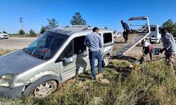 Tütün işçilerini taşıyan otomobil, hafif ticari araçla kafa kafaya çarpıştı; 6 yaralı
