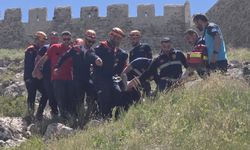 Van Kalesi’nde kayalıklarda mahsur kalan şahıs kurtarıldı