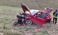 Van’da 50 metrelik uçuruma yuvarlanan otomobilin sürücüsü yaralandı