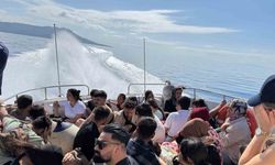 Yelkenlide 95 düzensiz göçmen yakalandı