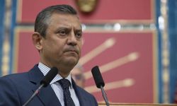 CHP lideri Özgür Özel'e cenaze çıkışı yumruklu saldırı!