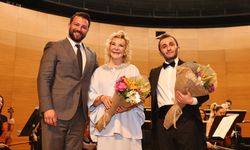 Nilüfer Senfoni Orkestrası ilk konserinde Gülsin Onay'ı ağırladı