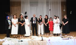 Osmangazili kadınlar Kozalar oyunu ile izleyici karşısında
