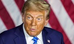 Trump, hediye edilen Katar uçağına ilişkin soruya sinirlendi, muhabiri kovdu