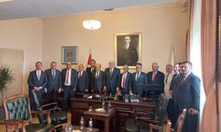 Zafer Partisi’nden İYİ Parti’ye geçiş: Halil İbrahim Aydın ve arkadaşları rozetlerini taktı