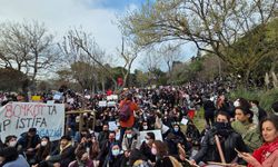 Cumhurbaşkanı’na yönelik slogan attıkları gerekçesiyle 2 öğrenci gözaltına alındı