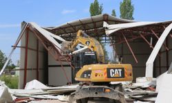 Nilüfer’de iki kaçak fabrika yerle bir edildi