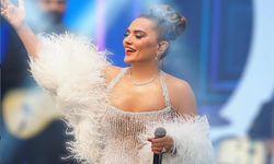 Demet Akalın'ın "bayram acısı", parmağını kulis kapısına sıkıştırdı
