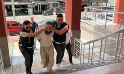 Okula kılıçla girdi! Atatürk'e hakaret etti