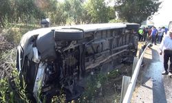 Antalya'da can pazarı! Tur minibüsü devrildi, çok sayıda turist yaralandı