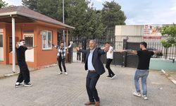 Muhtarlığı kazandı, sevincini çiftetelli oynayarak kutladı