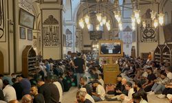 Bursa'da binlerce vatandaş Ulu Cami'ye akın etti