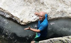 Haziran ayında Uludağ'da buzla kaplı gölde yüzdüler