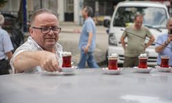Bursa'da esnaf, 50 metreden çayı otomobille taşıyor