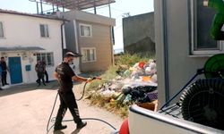 Bursa'da çöp ev mahalleyi canından bezdirdi