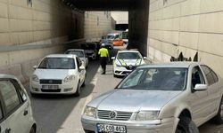 Ankara’da refüje çarpan otomobil takla attı: 2 yaralı