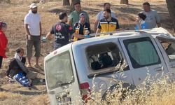 Araç devrildi, Halfeti gezisi kabusa dönüştü: 6 yaralı