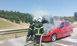 Bilecik’te otomobilin motor kısmında çıkan yangını itfaiye ekipleri söndürdü