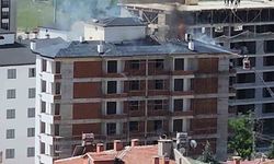 Elazığ’da inşaattaki çatı yangını söndürüldü