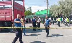 Kamyonla çarpışan motosiklet sürücüsü hayatını kaybetti