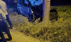 Karapınar’da otomobil beton direğe çarptı: 5 yaralı