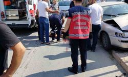 Kontrolden çıkan otomobil, elektrik direğine çarptı: 1 yaralı