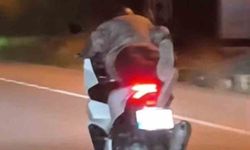 Motosiklet sürücüsü yaptığıyla hayrete düşürdü