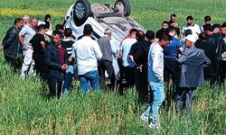 Muş’ta takla atan hafif ticari araçtaki 3 kişi yaralandı