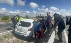 Nevşehir’de takla atan otomobil refüje devrildi: 4 kişilik aile yaralandı