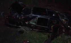 Şarampole devrilen Mercedes kağıt gibi ezildi
