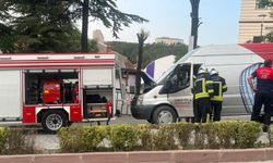 Tavşanlı’da seyir halindeki minibüs alev aldı