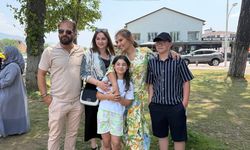 Demet Akalın'dan Bursa'da minik hayranına jest