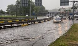 Trabzon'u sağanak yağış vurdu! Hayat felç oldu