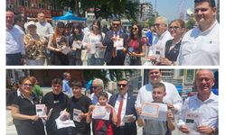 İYİ Parti Bursa'dan karne gününde anlamlı etkinlik: Nutuk ve Andımız dağıtıldı