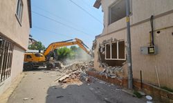 Bursa'da kaçak yapı yerle bir edildi