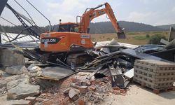 Bursa Nilüfer'de 100 metrekarelik kaçak fabrika yıkıldı