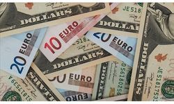Dolar ve euro rekora yakın seyrediyor