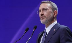 Fahrettin Altun'dan Özgür Özel'e tepki: Siyasetin değil sokak vesayetinin dili