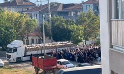 Bursa'da bir hayırsever 30 ton patatesi ücretsiz dağıttı